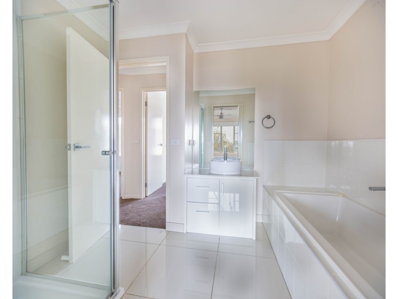 12/10-20 Mickleham Drive, Cranbourne North VIC 3977