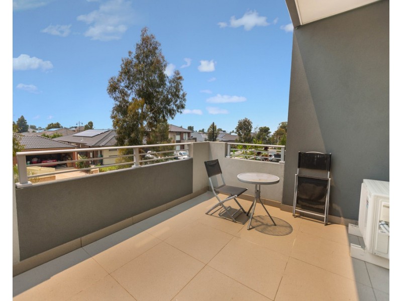 12/10-20 Mickleham Drive, Cranbourne North VIC 3977