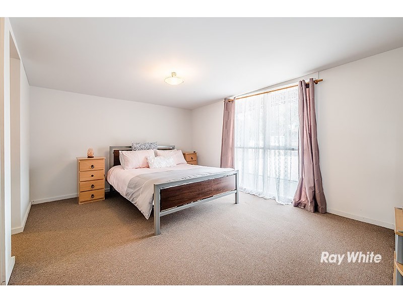 42 Circle Drive North, Cranbourne VIC 3977