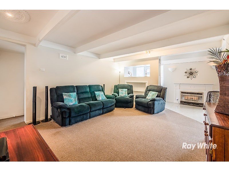 42 Circle Drive North, Cranbourne VIC 3977