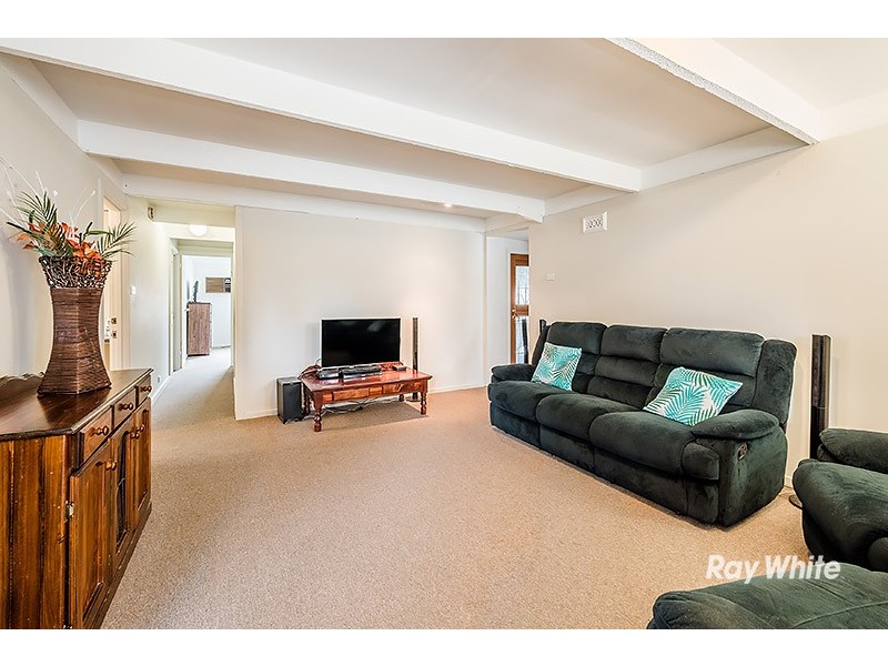 42 Circle Drive North, Cranbourne VIC 3977