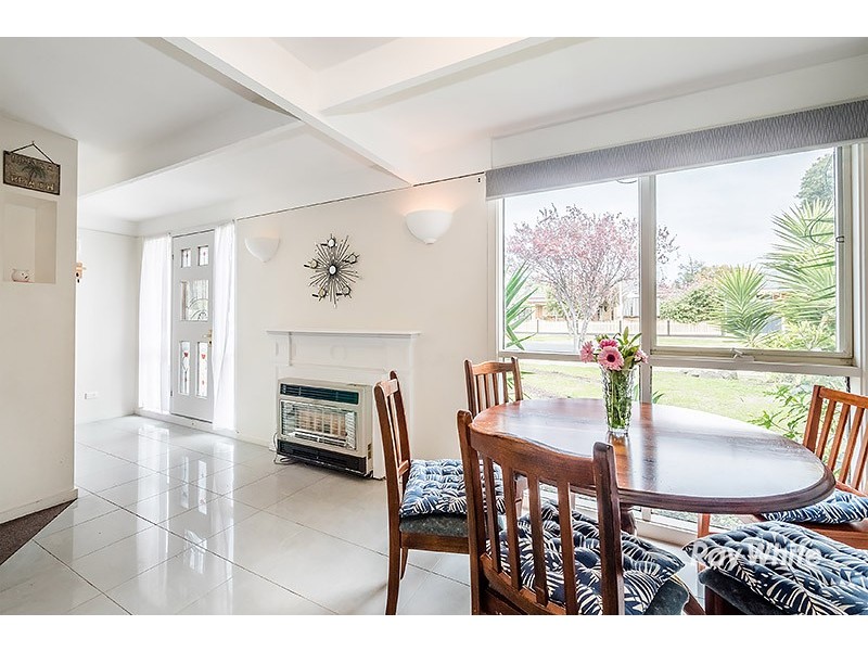 42 Circle Drive North, Cranbourne VIC 3977