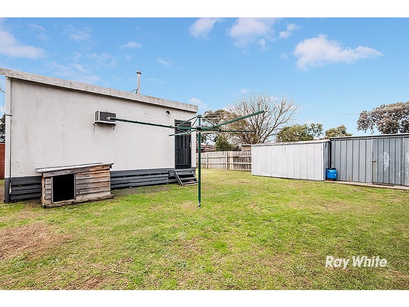 42 Circle Drive North, Cranbourne VIC 3977