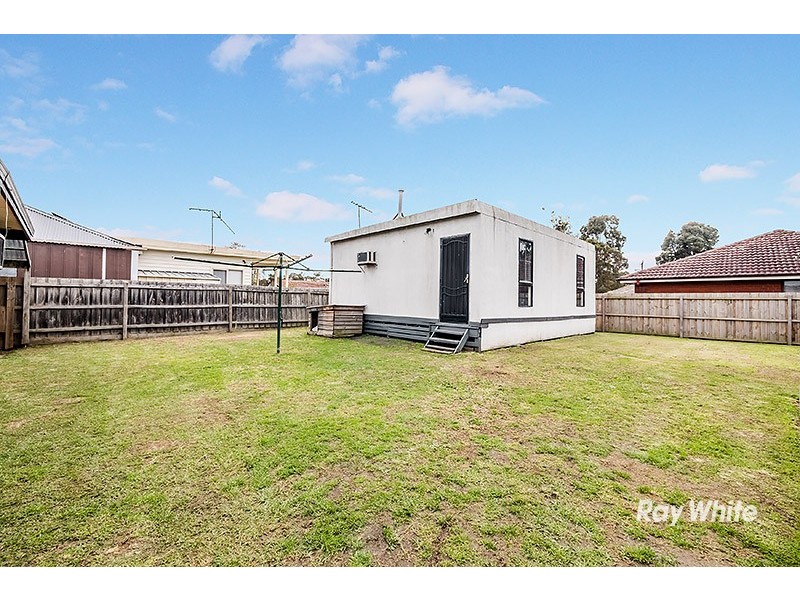42 Circle Drive North, Cranbourne VIC 3977