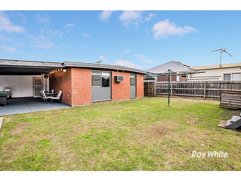 42 Circle Drive North, Cranbourne VIC 3977