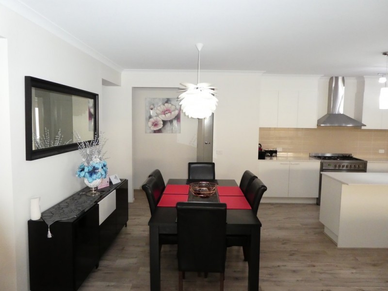 27 Quist Parade, Cranbourne West VIC 3977