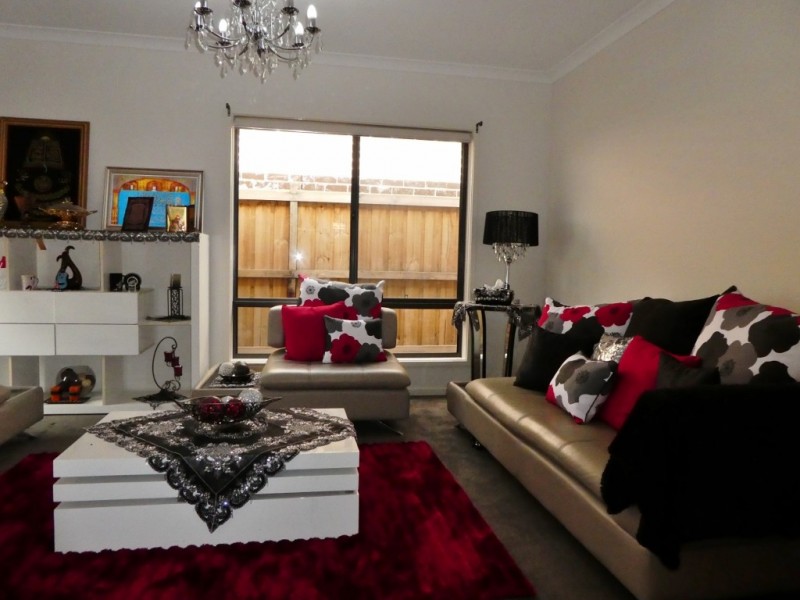 27 Quist Parade, Cranbourne West VIC 3977