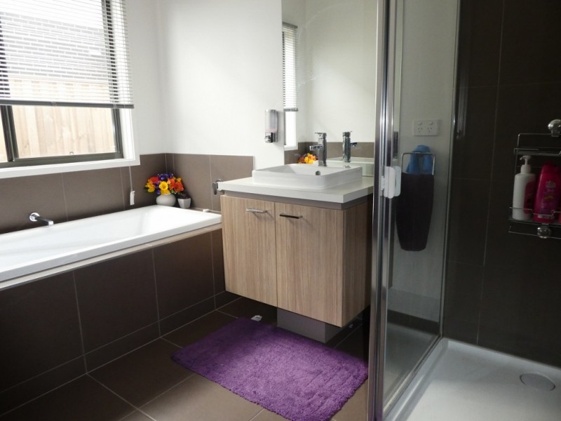 27 Quist Parade, Cranbourne West VIC 3977