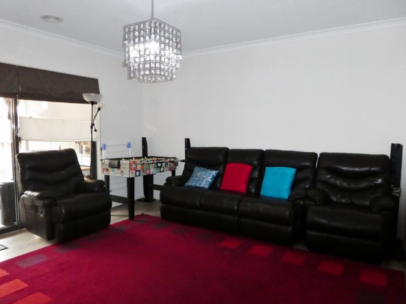 27 Quist Parade, Cranbourne West VIC 3977