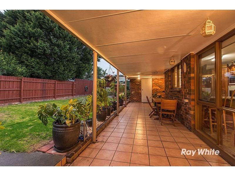13 Marnebeck Court, Cranbourne VIC 3977