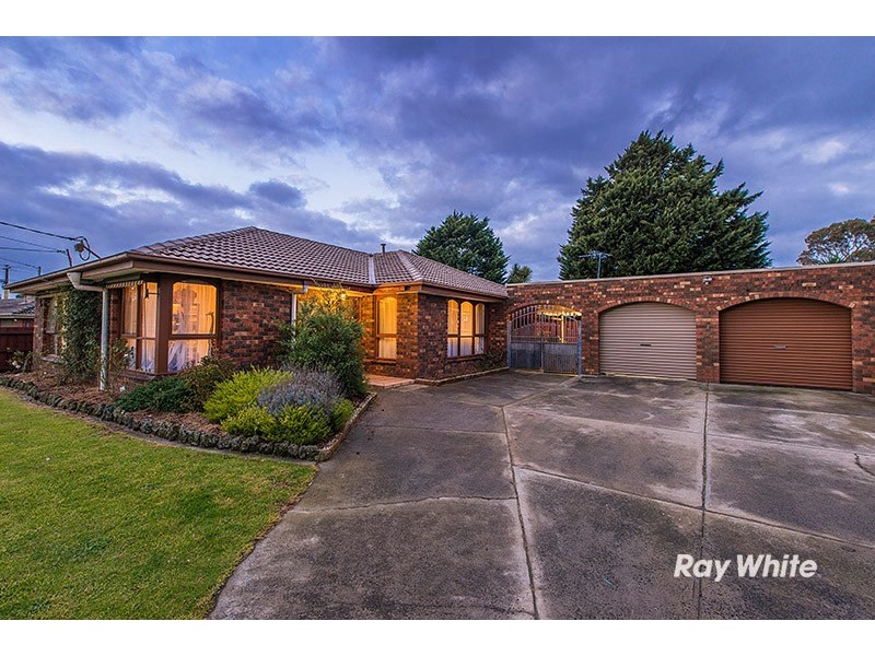 13 Marnebeck Court, Cranbourne VIC 3977