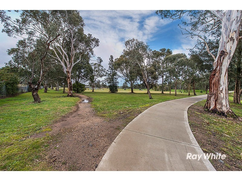 13 Marnebeck Court, Cranbourne VIC 3977