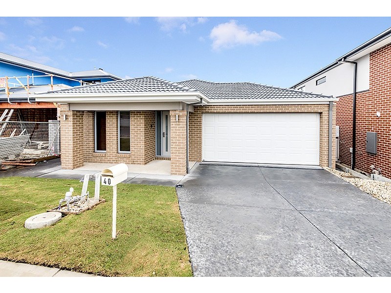 40 Greenslate Street, Clyde North VIC 3978