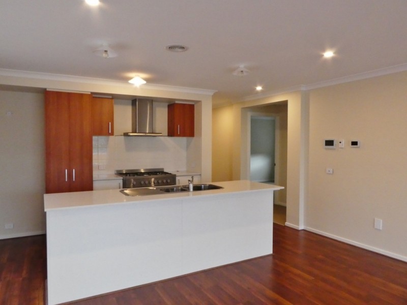 40 Greenslate Street, Clyde North VIC 3978