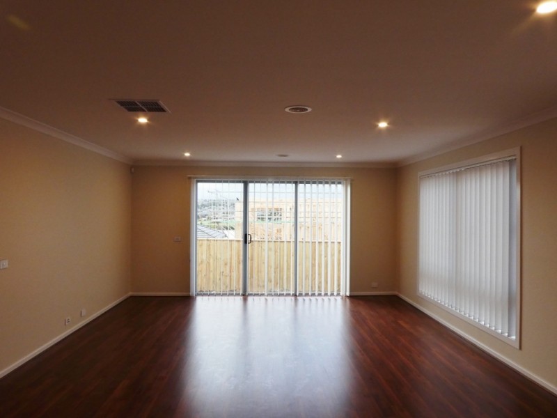 40 Greenslate Street, Clyde North VIC 3978