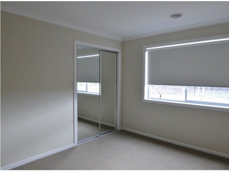 40 Greenslate Street, Clyde North VIC 3978