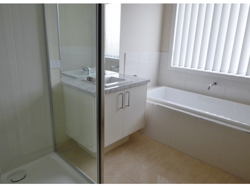 40 Greenslate Street, Clyde North VIC 3978