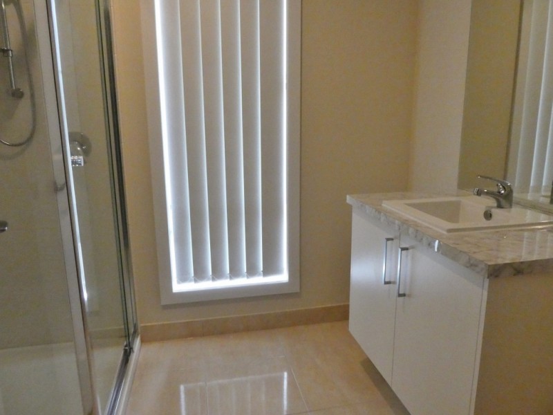 40 Greenslate Street, Clyde North VIC 3978