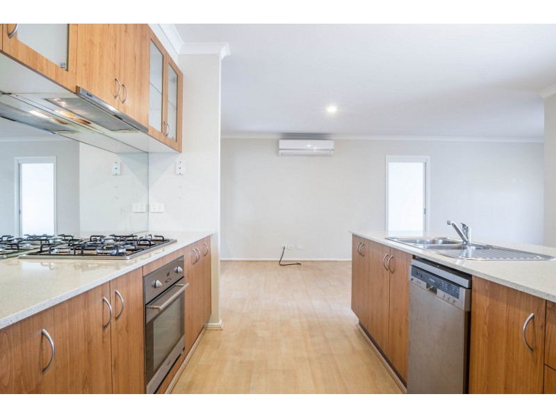 1 Maddock Drive, Cranbourne East VIC 3977