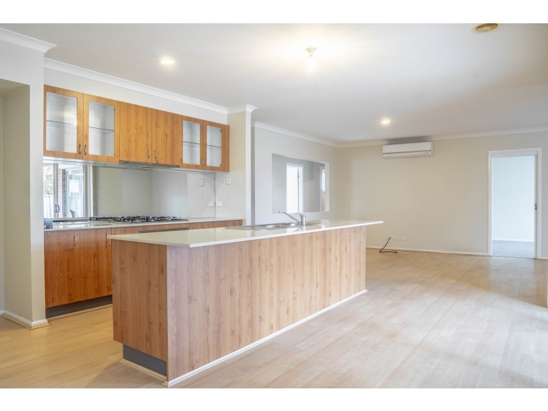 1 Maddock Drive, Cranbourne East VIC 3977