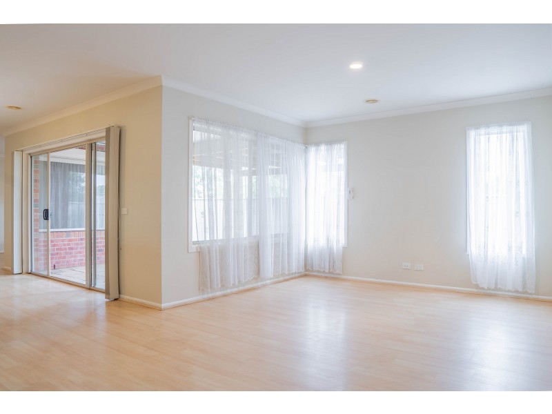 1 Maddock Drive, Cranbourne East VIC 3977