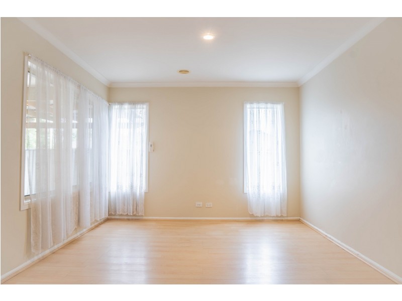 1 Maddock Drive, Cranbourne East VIC 3977