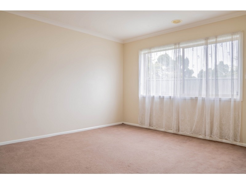 1 Maddock Drive, Cranbourne East VIC 3977