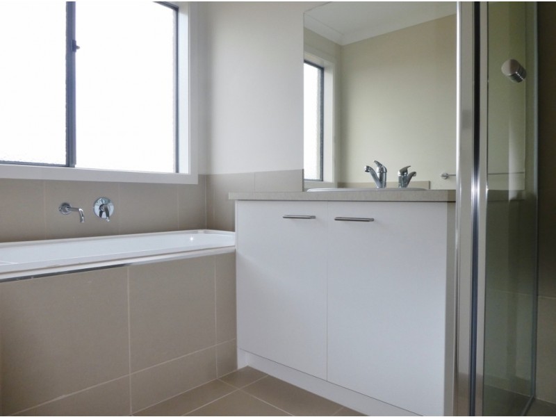 37 Rupert Street, Cranbourne East VIC 3977