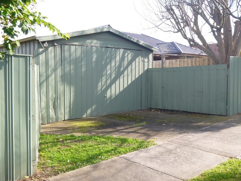 39 Cranbourne Drive, Cranbourne VIC 3977