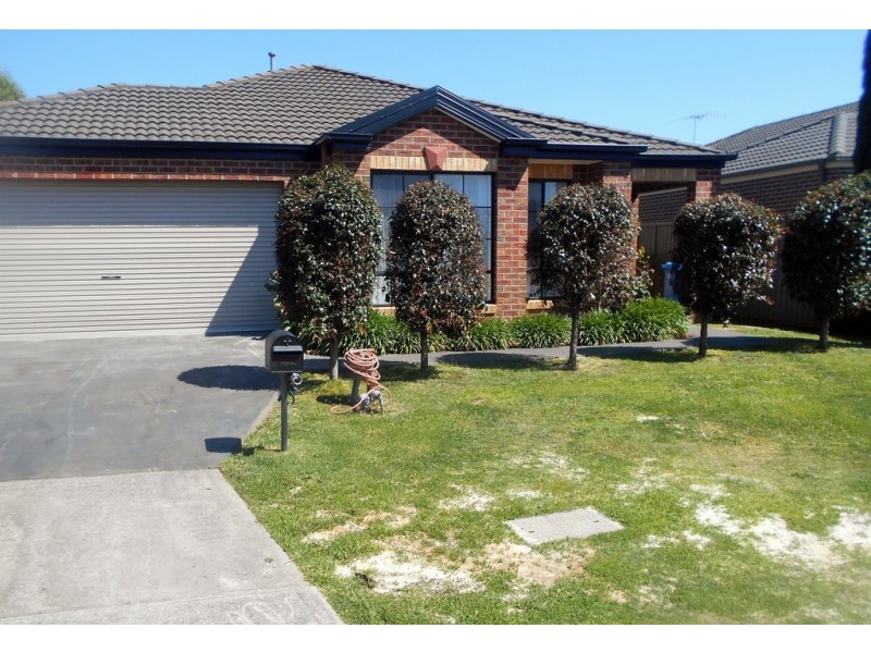 17 Tyndall Street, Cranbourne East VIC 3977