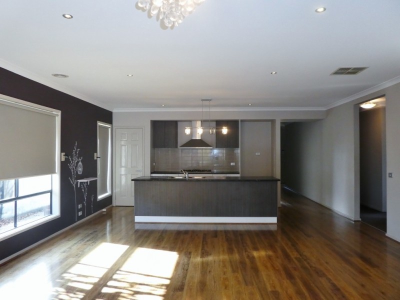 76 Selandra Boulevard, Clyde North VIC 3978