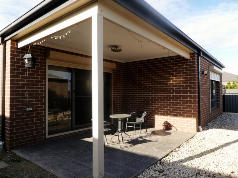 76 Selandra Boulevard, Clyde North VIC 3978