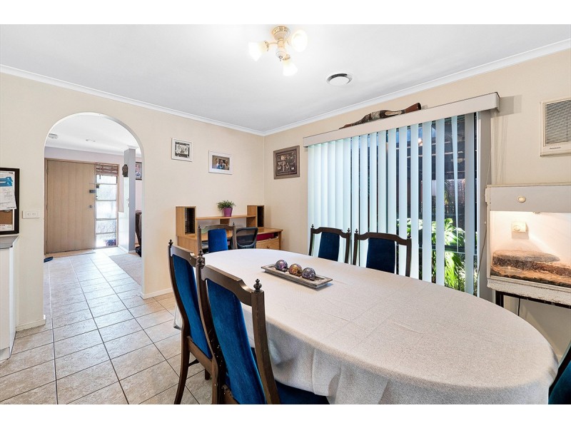 6 Lowther Court, Cranbourne North VIC 3977