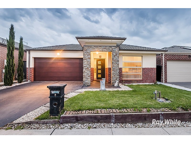 8 Hackney Circuit, Clyde North VIC 3978