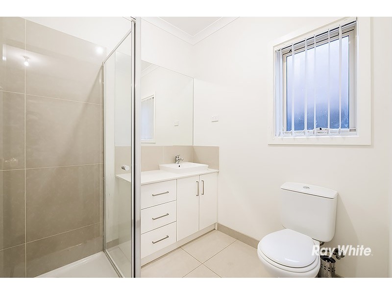 8 Hackney Circuit, Clyde North VIC 3978