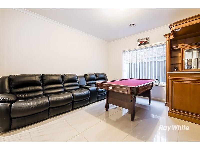 8 Hackney Circuit, Clyde North VIC 3978