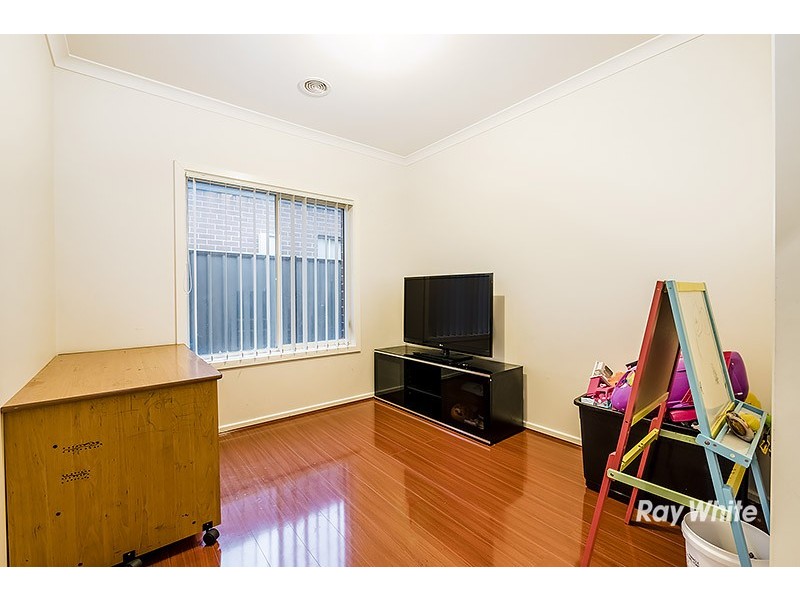 8 Hackney Circuit, Clyde North VIC 3978