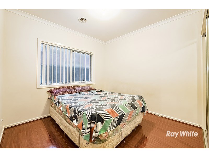 8 Hackney Circuit, Clyde North VIC 3978