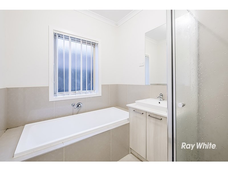 8 Hackney Circuit, Clyde North VIC 3978