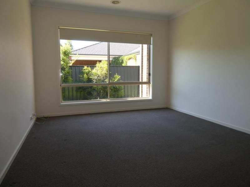 74 Selandra Boulevard, Clyde North VIC 3978