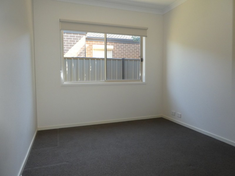 74 Selandra Boulevard, Clyde North VIC 3978