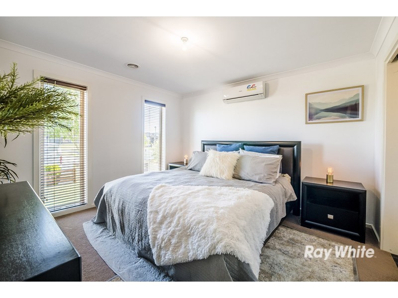 8 Limerick Road, Cranbourne East VIC 3977