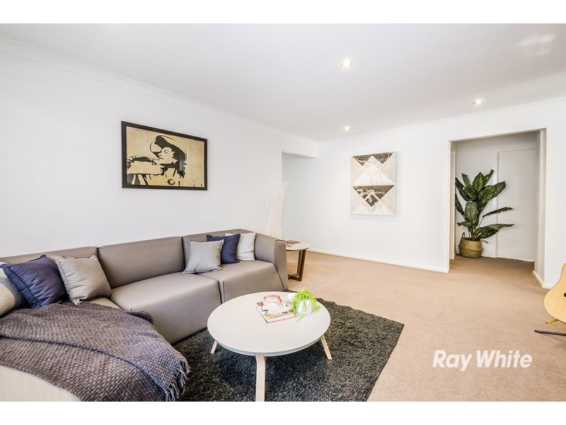 8 Limerick Road, Cranbourne East VIC 3977