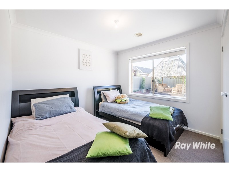 8 Limerick Road, Cranbourne East VIC 3977