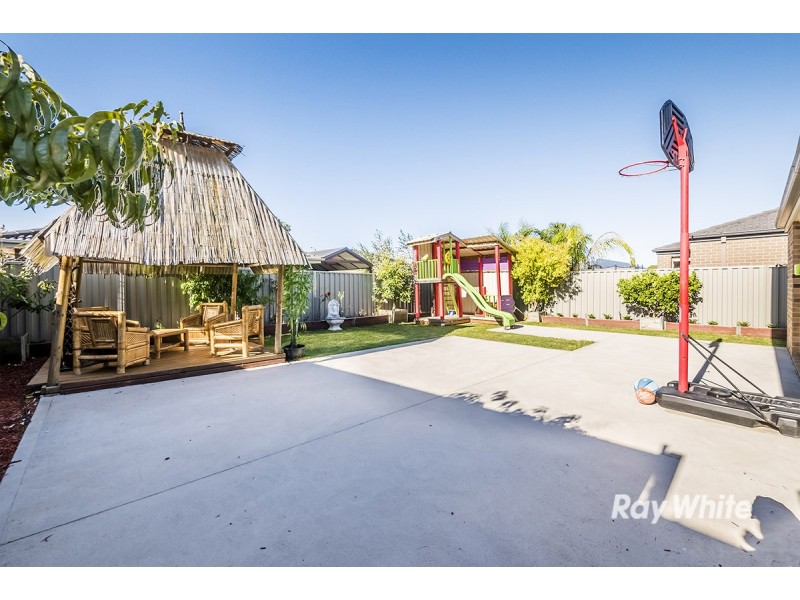 8 Limerick Road, Cranbourne East VIC 3977