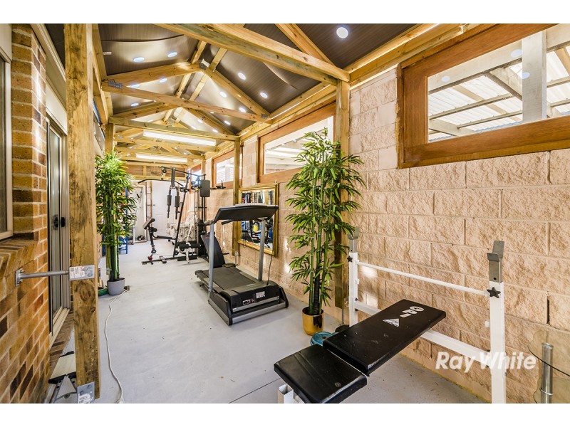 8 Limerick Road, Cranbourne East VIC 3977