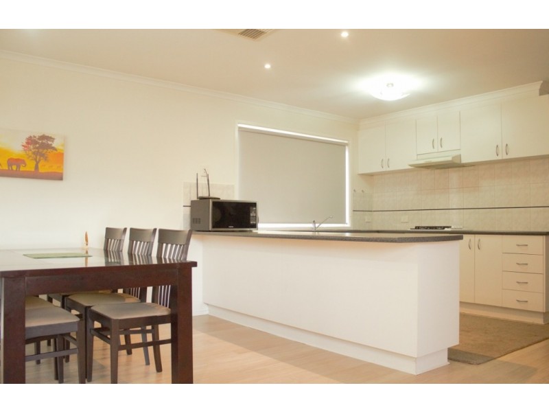 6 Edgewood Close, Narre Warren South VIC 3805