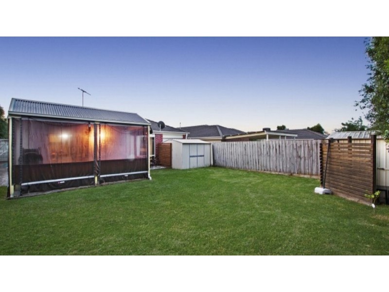 6 Edgewood Close, Narre Warren South VIC 3805