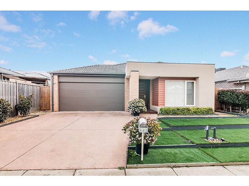 142 Mountainview Boulevard, Cranbourne North VIC 3977