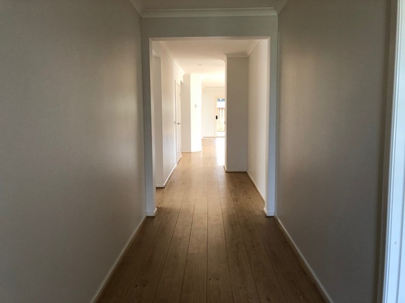 142 Mountainview Boulevard, Cranbourne North VIC 3977